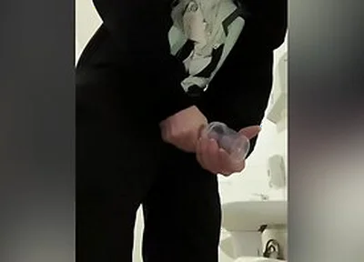 Twink Dryly Jerks Off In The Clinic