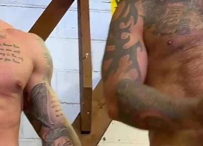 5 Straight Guys Wank Together!