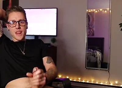 Nerd White Boy Cums On Face