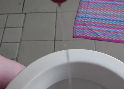 Nylonjunge Pisses on the Morning of New Year