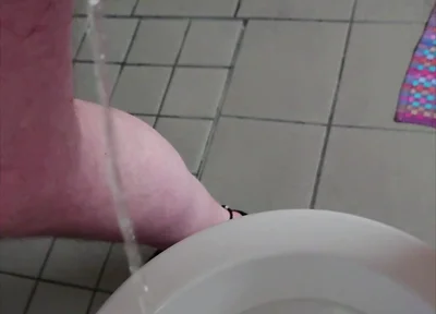 Nylonjunge Pisses on the Morning of New Year