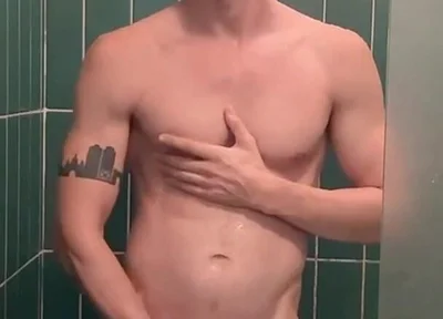 I Give Myself a Good Wank in My Friend's Shower