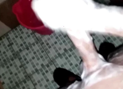 Handsome Guy Gets His Whole Body in a Scarf and Sends the Video to His Sugar Mamy