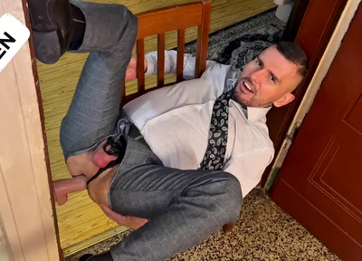 Gentlemen Exposed His Mancunt and Squirts Like Girl