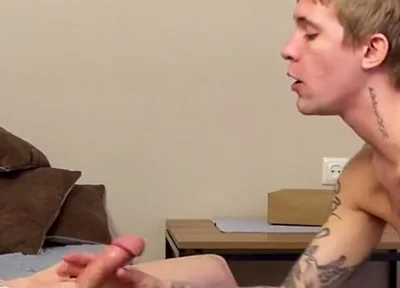 I Seduced a Delivery Man with a Big Dick Into Giving Me a Blowjob and Then He Came Inside Me.