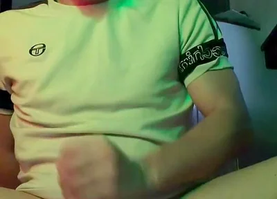 Twink Shows His Feet and Jerks off
