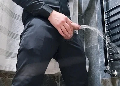 Amateur Elegant Cumshot (italian) Moaning and Intense Handjob with Strong Orgasm - Sexy and a Huge Cock