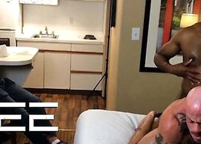 Big Black Cock Breeds My Boyfriends Willing White Hole With Champ Robinson And Sean Duran