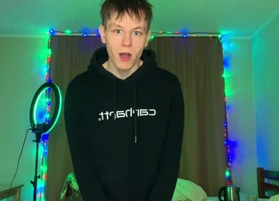 Look at How Much Cum This Hungry Twink Can Spray