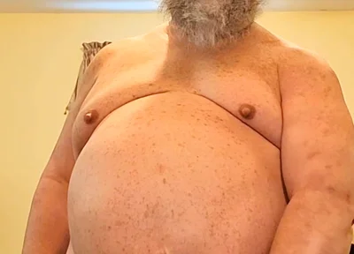 Big Guy Bates and Cums