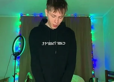 Look at How Much Cum This Hungry Twink Can Spray