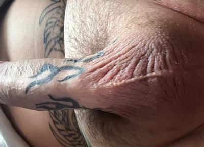 Steifer Tattoopenis Wird Mehrfach Gewichst Cumshots