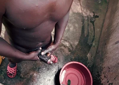 Black Guy Knows How to Handle His Big Cock