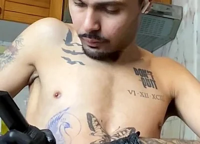 I Went to Get a Tattoo, Got a Hard Cock and Jerked off Until I Came