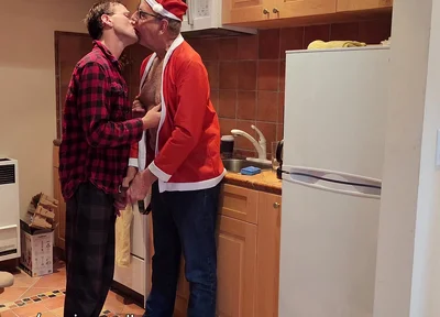 I Saw Russie Sucking Santa Claus