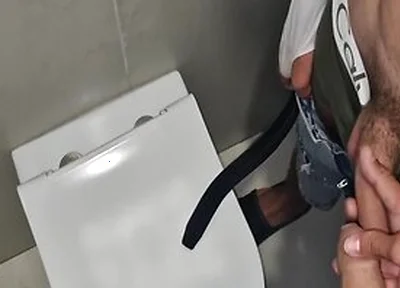I Fucked A Straight Security Guard In The Urinal When He Stopped Me For A Check