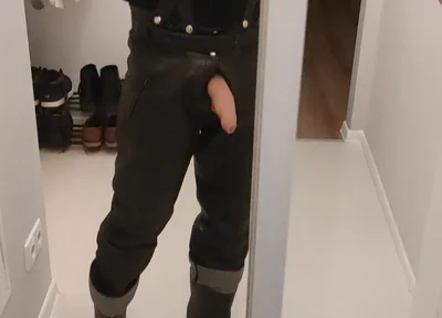 Gay Army Men Fuck. I'm in Rubber Boots and Leather Pants