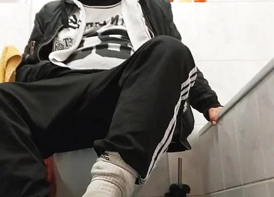 After the Cinema in Wc. Dirtyjunkbro and Socks