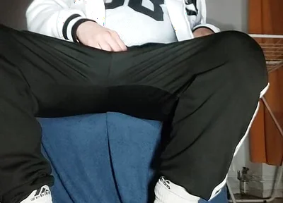 The Dregsau Dj-bro Pisses in His Pants.