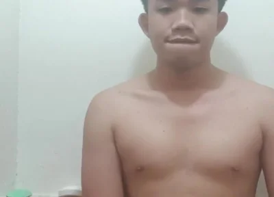 Horny Filipino Is Horny and Lets It Out