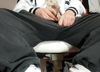 Dirtyjunkbro Uses an Artificial Pussy and Cumrein.