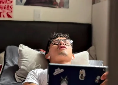 Colombian Masturbating! While Watching Porn on His Tablet