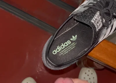 Shoot on the Shoes on the 7th Floor