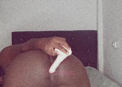 Twerking and Anal Masturbation