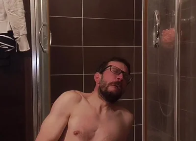 Jerking off a Cock in the Shower