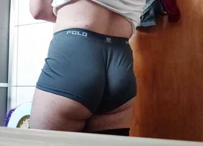 I Love to Show My Big Ass in the Bathroom