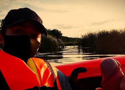 Memories of the Past Summer. Twink Jerks off Her Cock in the Middle of the River