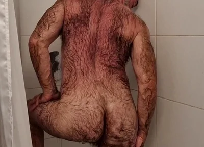Hairy Muscle Stepdaddy Takes a Shower