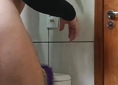 Look at the Thickness of This Gay Hottie's Leg