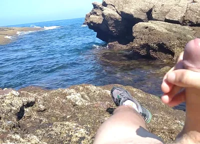 Jerking off a Big Hard Dick Overlooking the Sea in the Beach Cove Until He Cums