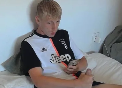 [face Reveal] Soccer Bro Jerks off in Bed