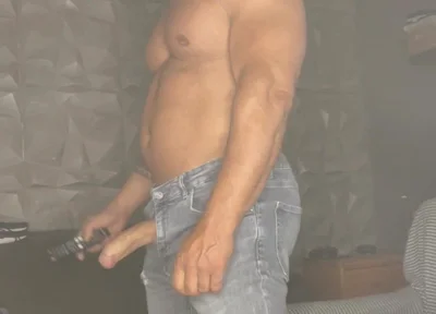 Mr Guru Hjerk of Video. Bodybuilder in Jeans