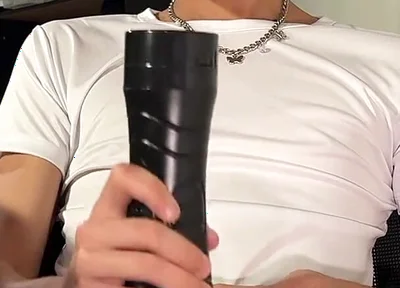 The Boss Is Outraged When He Catches the Employee Masturbating During Work Hours and Wasting Milk