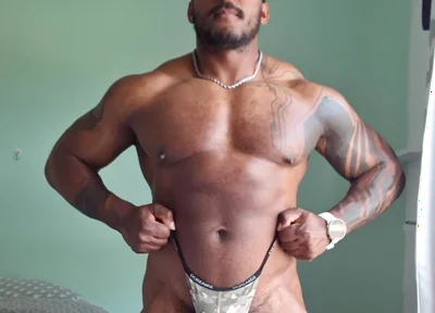 Raw Clip Posing in a Thong You Like What You See