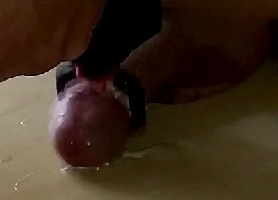 Masturbation with a Hair Tie and a Vibrator Until Cum!
