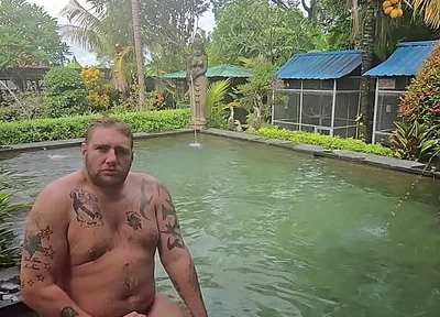 Jimbob Wanking in Pool
