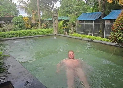 Jimbob Wanking in Pool