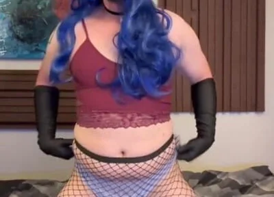 Sissy CD Shaking Big Ass Solo
