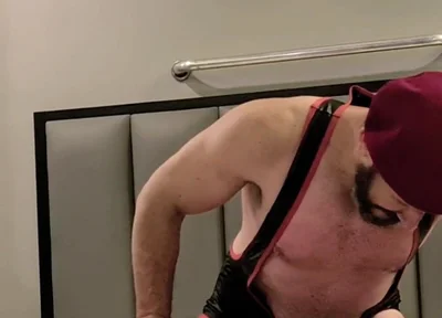 Heel on the Bed - Gouine Wrestling Takes Over