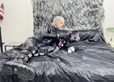 Full Black Rubber Vibes