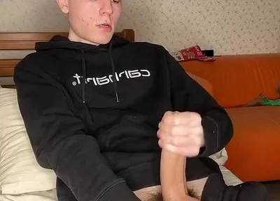 Young Guy’s Epic Cumshot Reveal