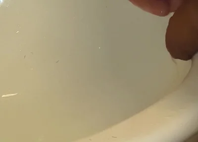 Peeing for Those That Like to Watch