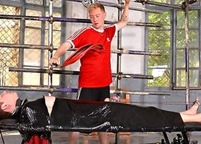 Playful Dom Twink : Aggressive Foot Fuck