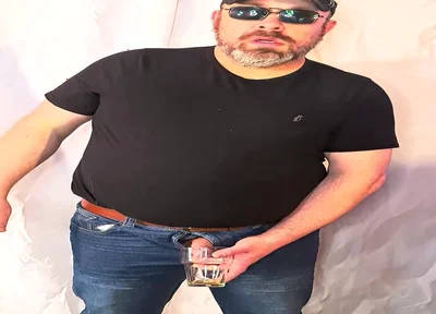 Dressed up with Cool Sunglasses, Treat Yourself to a Hot Piss