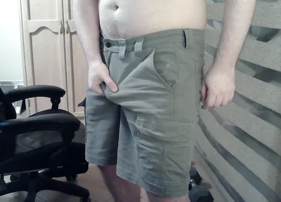 Hot Stud Goes Commando During Leg Day