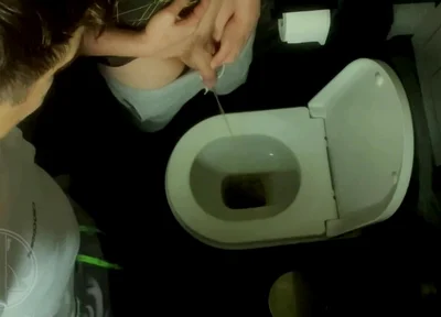 Amateur Boys Peeing Together